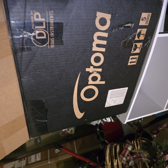 Optoma New In Box Projector With Mount - Picture 2 of 13